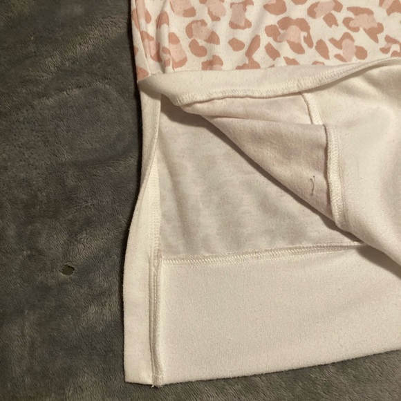 COPY - Creme Pink Tan Leopard Spots Long Sleeve Split Side No Tag Except Size - Picture 4 of 6